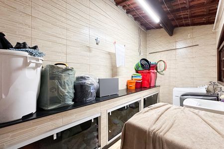 Casa à venda com 200m², 3 quartos e 8 vagas Casa à venda com 200m², 3 quartos e 8 vagasÁrea de Serviço