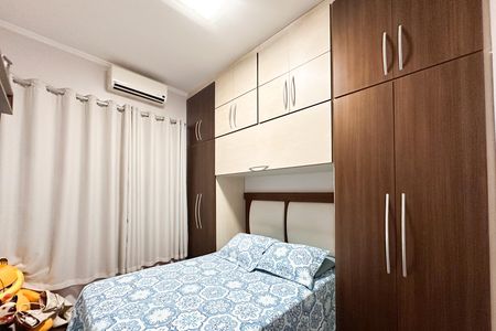 Casa à venda com 200m², 3 quartos e 8 vagas Casa à venda com 200m², 3 quartos e 8 vagasSuíte 2