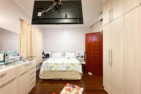 Casa à venda com 200m², 3 quartos e 8 vagas Casa à venda com 200m², 3 quartos e 8 vagasSuíte 1