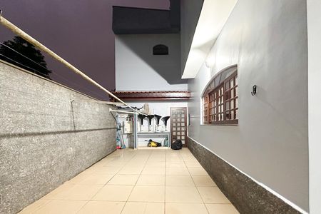 Casa à venda com 200m², 3 quartos e 8 vagas Casa à venda com 200m², 3 quartos e 8 vagasQuintal
