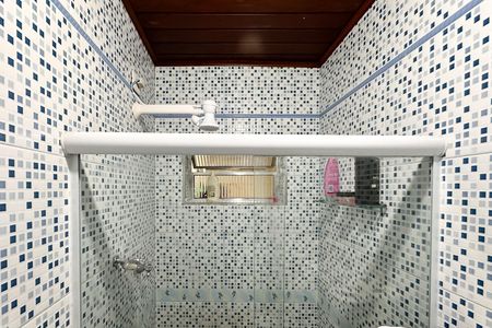 Casa à venda com 200m², 3 quartos e 8 vagas Casa à venda com 200m², 3 quartos e 8 vagasBanheiro de serviço