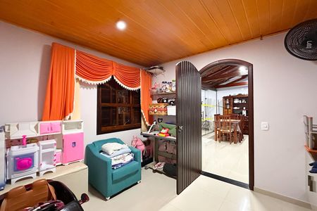Casa à venda com 200m², 3 quartos e 8 vagas Casa à venda com 200m², 3 quartos e 8 vagasQuarto de Serviço