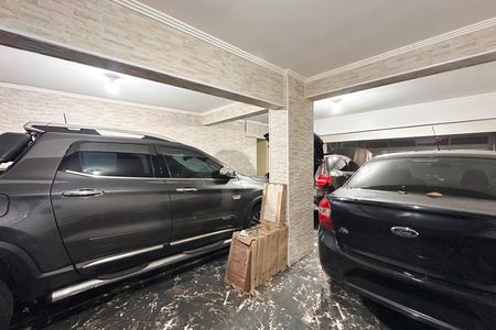 Casa à venda com 200m², 3 quartos e 8 vagas Casa à venda com 200m², 3 quartos e 8 vagasGaragem