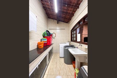 Casa à venda com 200m², 3 quartos e 8 vagas Casa à venda com 200m², 3 quartos e 8 vagasÁrea de Serviço