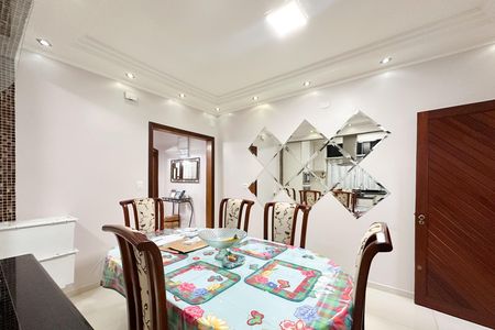 Casa à venda com 200m², 3 quartos e 8 vagas Casa à venda com 200m², 3 quartos e 8 vagasCopa