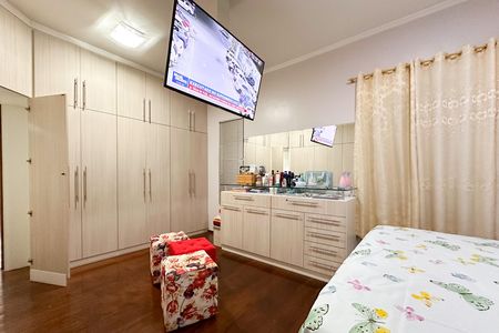 Casa à venda com 200m², 3 quartos e 8 vagas Casa à venda com 200m², 3 quartos e 8 vagasSuíte 1