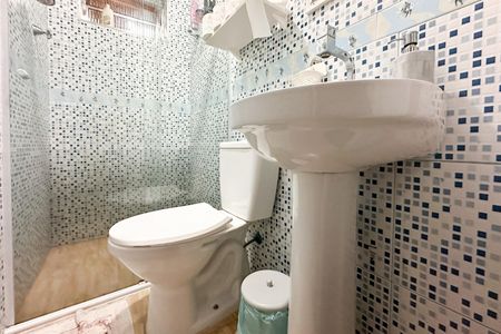 Casa à venda com 200m², 3 quartos e 8 vagas Casa à venda com 200m², 3 quartos e 8 vagasBanheiro de serviço