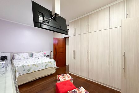 Casa à venda com 200m², 3 quartos e 8 vagas Casa à venda com 200m², 3 quartos e 8 vagasSuíte 1