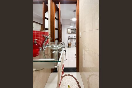 Casa à venda com 200m², 3 quartos e 8 vagas Casa à venda com 200m², 3 quartos e 8 vagasLavabo