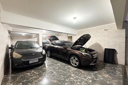 Casa à venda com 200m², 3 quartos e 8 vagas Casa à venda com 200m², 3 quartos e 8 vagasGaragem
