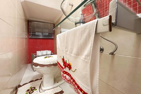 Casa à venda com 200m², 3 quartos e 8 vagas Casa à venda com 200m², 3 quartos e 8 vagasLavabo