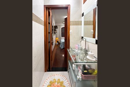 Casa à venda com 200m², 3 quartos e 8 vagas Casa à venda com 200m², 3 quartos e 8 vagasBanheiro da Suíte 2