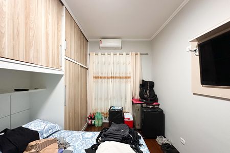 Casa à venda com 200m², 3 quartos e 8 vagas Casa à venda com 200m², 3 quartos e 8 vagasQuarto