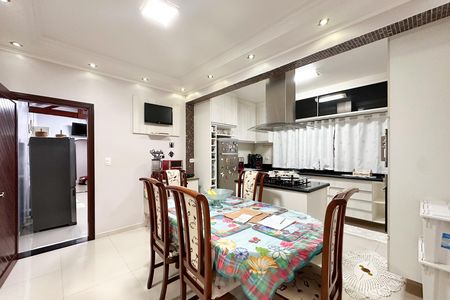 Casa à venda com 200m², 3 quartos e 8 vagas Casa à venda com 200m², 3 quartos e 8 vagasCopa