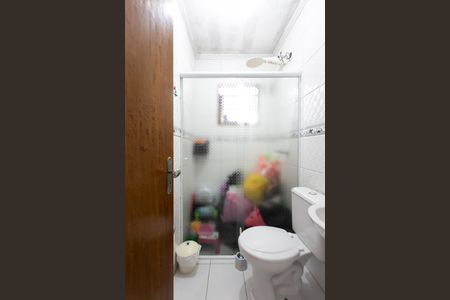Casa à venda com 75m², 2 quartos e 2 vagas Casa à venda com 75m², 2 quartos e 2 vagasBanheiro da Suíte 2