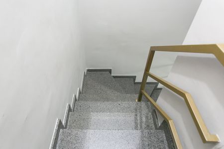 Casa à venda com 75m², 2 quartos e 2 vagas Casa à venda com 75m², 2 quartos e 2 vagasEscada