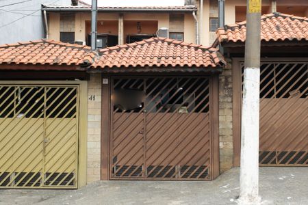 Casa à venda com 75m², 2 quartos e 2 vagas Casa à venda com 75m², 2 quartos e 2 vagasFachada