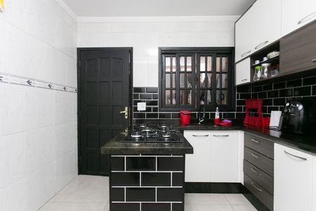 Casa à venda com 75m², 2 quartos e 2 vagas Casa à venda com 75m², 2 quartos e 2 vagasCozinha