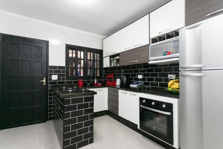 Casa à venda com 75m², 2 quartos e 2 vagas Casa à venda com 75m², 2 quartos e 2 vagasCozinha