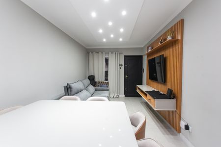 Casa à venda com 75m², 2 quartos e 2 vagas Casa à venda com 75m², 2 quartos e 2 vagasSala