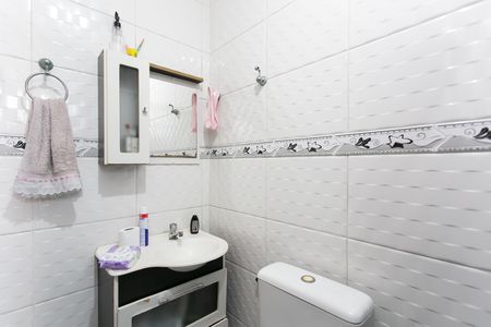Casa à venda com 75m², 2 quartos e 2 vagas Casa à venda com 75m², 2 quartos e 2 vagasBanheiro da Suíte 1