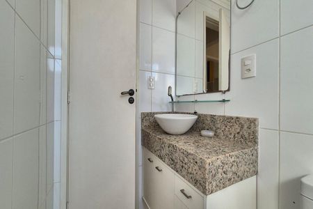 Apartamento à venda com 63m², 2 quartos e 1 vaga Apartamento à venda com 63m², 2 quartos e 1 vagaBanheiro