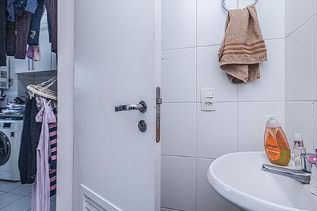 Apartamento à venda com 136m², 3 quartos e 2 vagasbanheiro na área de serviço_4