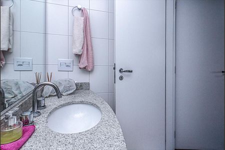 Apartamento à venda com 136m², 3 quartos e 2 vagasbanheiro na suíte 1_4
