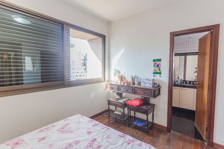 Apartamento à venda com 160m², 4 quartos e 3 vagasSuíte 1