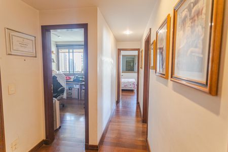Apartamento à venda com 160m², 4 quartos e 3 vagasCorredor