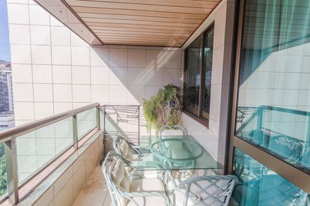 Apartamento à venda com 160m², 4 quartos e 3 vagasVaranda da Sala