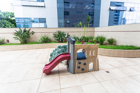 Apartamento à venda com 160m², 4 quartos e 3 vagasÁrea comum - Playground