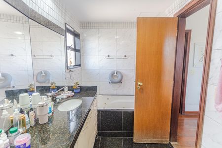 Apartamento à venda com 160m², 4 quartos e 3 vagasBanheiro da Suíte 1