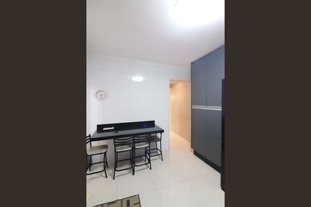 Casa à venda com 450m², 4 quartos e 2 vagasCozinha 