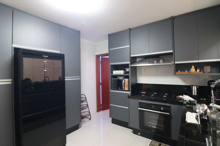 Casa à venda com 450m², 4 quartos e 2 vagasCozinha 