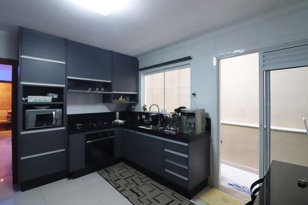 Casa à venda com 450m², 4 quartos e 2 vagasCozinha 