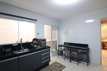 Casa à venda com 450m², 4 quartos e 2 vagasCozinha 