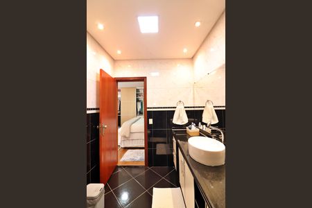 Casa à venda com 450m², 4 quartos e 2 vagasQuarto 3 - Suíte Banheiro 
