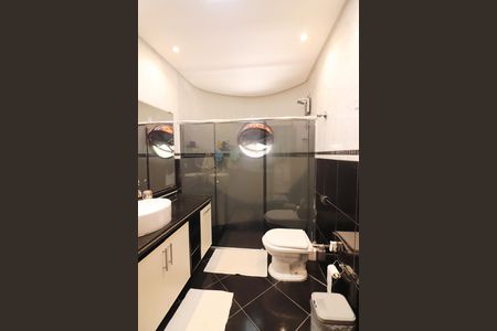 Casa à venda com 450m², 4 quartos e 2 vagasQuarto 3 - Suíte Banheiro 