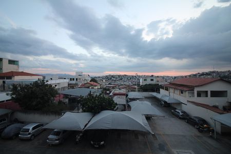 Vista de apartamento à venda com 2 quartos, 50m² em Industrial, Contagem