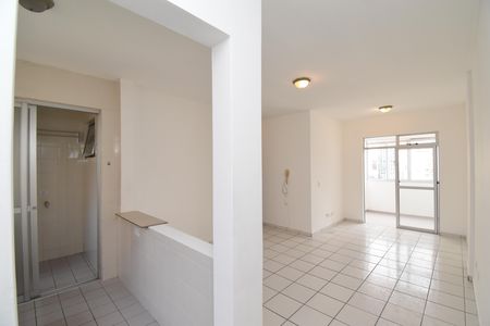 Sala/Cozinha de apartamento para alugar com 1 quarto, 43m² em Mercês, Curitiba