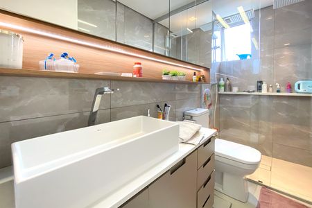 Apartamento à venda com 112m², 3 quartos e 2 vagas Apartamento à venda com 112m², 3 quartos e 2 vagasBanheiro da Suíte 1
