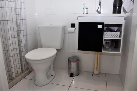 Apartamento à venda com 41m², 2 quartos e 1 vaga Apartamento à venda com 41m², 2 quartos e 1 vagaDetalhe - Banheiro Social