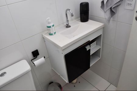 Apartamento à venda com 41m², 2 quartos e 1 vaga Apartamento à venda com 41m², 2 quartos e 1 vagaDetalhe - Banheiro Social