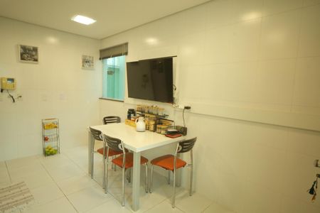Casa para alugar com 249m², 4 quartos e 4 vagasCozinha 