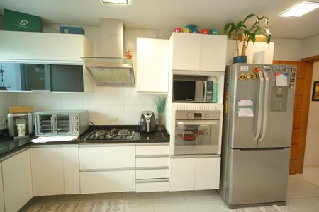Casa para alugar com 249m², 4 quartos e 4 vagasCozinha 
