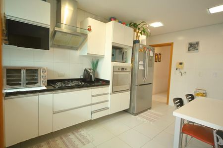 Casa para alugar com 249m², 4 quartos e 4 vagasCozinha 