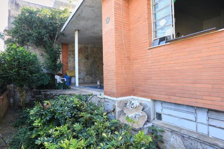 Entrada de casa à venda com 3 quartos, 2763m² em Sagrada Família, Belo Horizonte