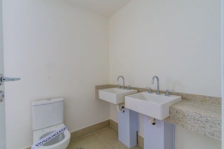 Apartamento à venda com 165m², 3 quartos e 2 vagas Apartamento à venda com 165m², 3 quartos e 2 vagasSuite 01 - Banheiro