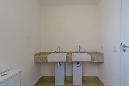 Apartamento à venda com 165m², 3 quartos e 2 vagas Apartamento à venda com 165m², 3 quartos e 2 vagasSuite 01 - Banheiro